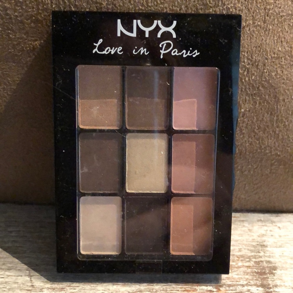 NYX 'Love in Paris' 9-color shadow pallette
